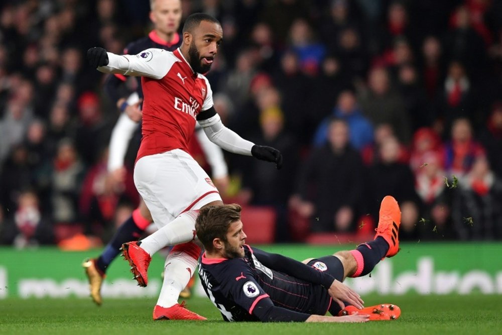 Lacazette hizo el primer tanto. AFP