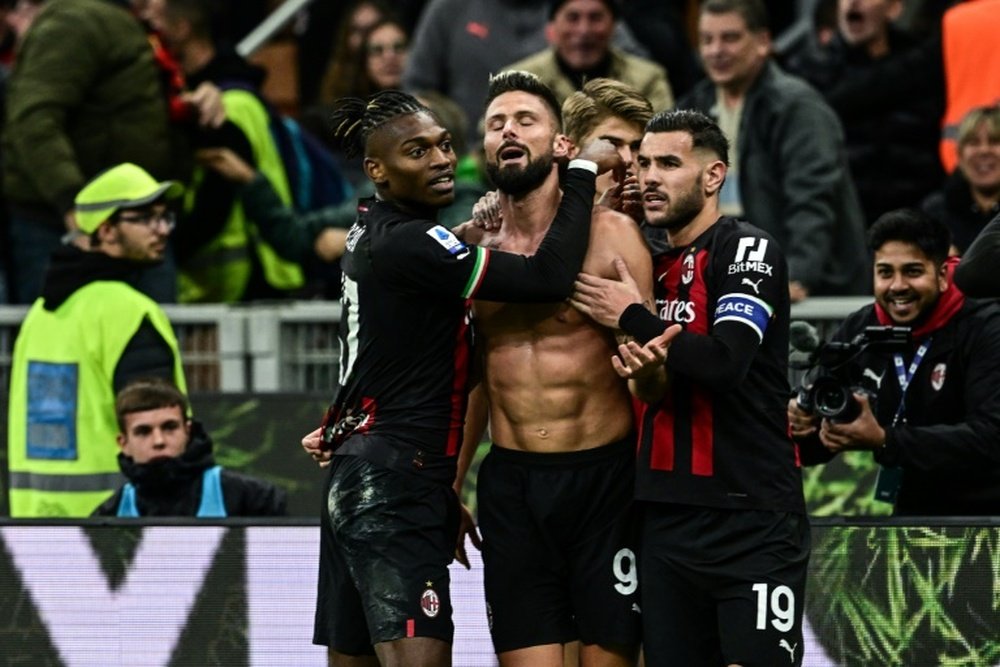El Milan toca suelo tres años después. AFP