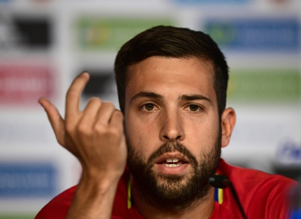 El lateral del Barcelona también tuvo algún tímido elogio para el portugués. AFP