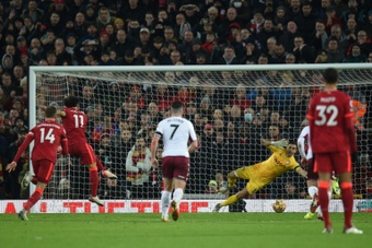 Salah volta a marcar e o Liverpool segue na cola do City. AFP