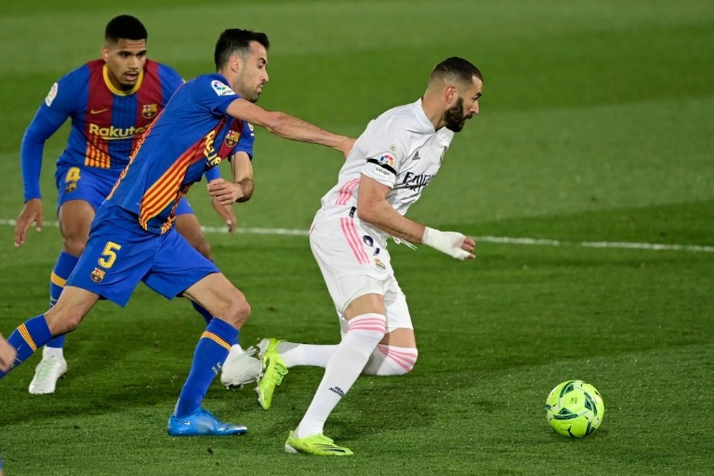 Confira as prováveis escalações do jogaço entre Barça e Real Madrid. AFP