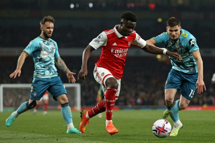 Arsenal salvage golden point after Saints scare