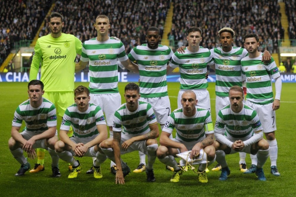 L'équipe du Celtic pose au Celtic Park, le 12 septembre 2017 à Glasgow. AFP