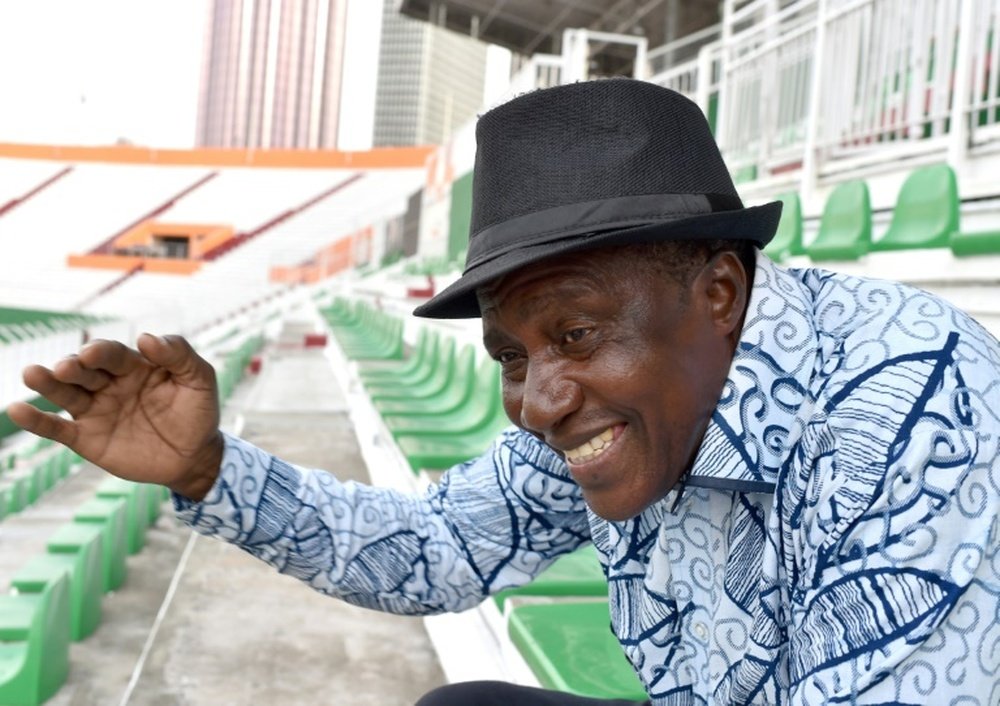 L'ex-international ivoirien Emmanuel Moh dans les tribunes du stade d'Abidjan. AFP