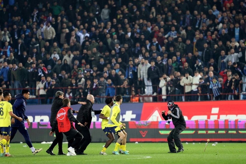 Trabzonspor jouera six matches à huis clos suite à la violence des supporters. afp
