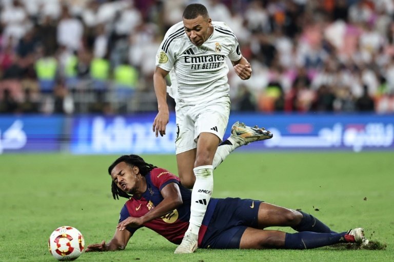 Mbappé destacó contra el Barça... pero perdió 2-5. AFP