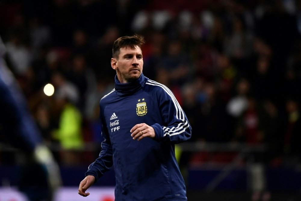 Messi se marchó lesionado. AFP
