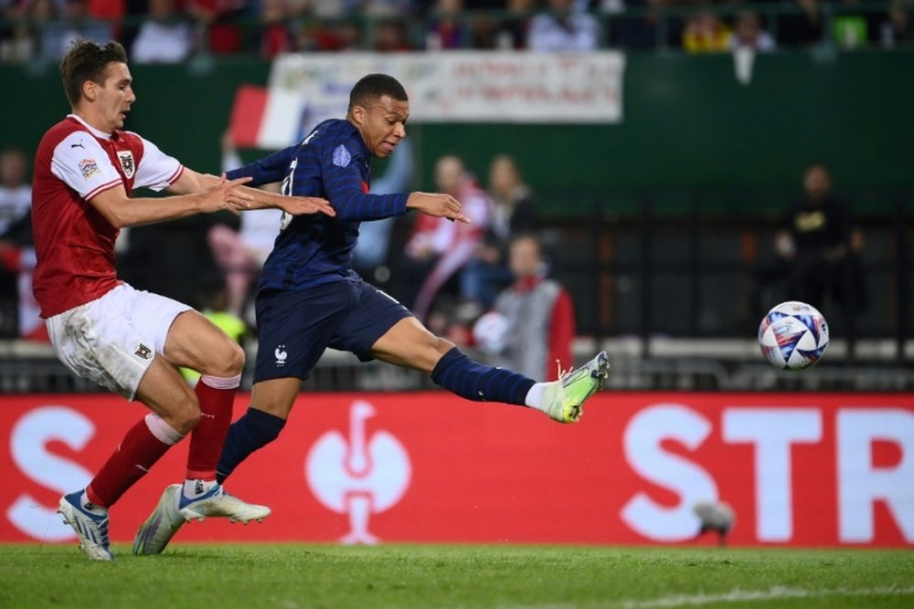 Mbappé sai do banco para resgatar a França. AFP