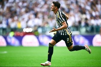 L'attaccante serbo della Juventus, Dusan Vlahovic, ha volontariamente rifiutato la convocazione da parte della sua nazionale per potersi preparare al meglio ai prossimi appuntamenti di campionato. Dopo la sosta, i Bianconeri dovranno affrontare il Milan.