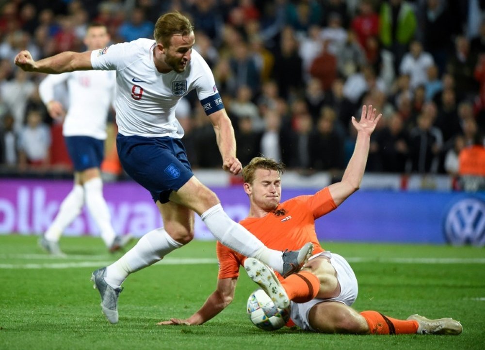A Holanda venceu a Inglaterra por 3-1 e garante lugar na final contra Portugal. AFP