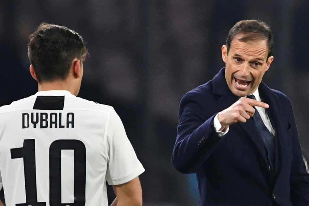 Dybala saluta Allegri. AFP