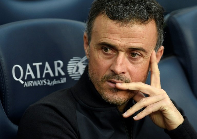 L'entraîneur du Barça Luis Enrique suit le match face à l'Athletic Bilbao au Camp Nou. AFP