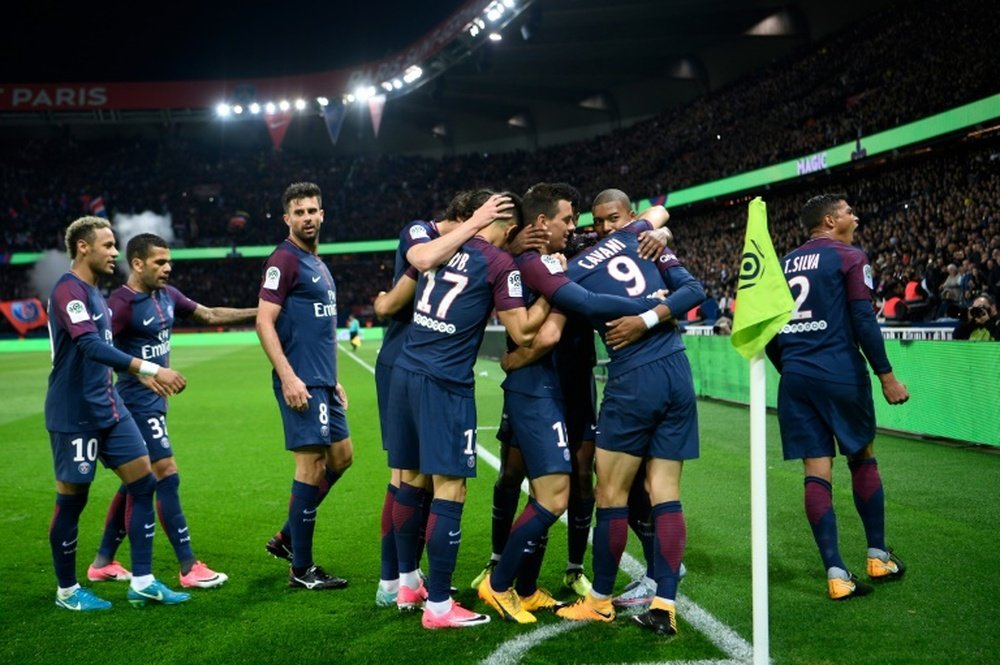 El PSG supo agradecer los 'regalos' del Lyon. AFP
