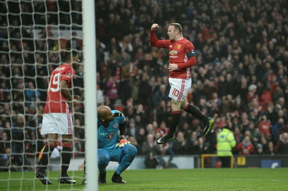 Wayne Rooney inscrit son 249e but pour Man. United égalant le record de Bobby Charlton. AFP