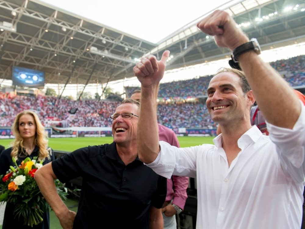 Oliver Mintzlaff, et son manager Ralf Rangnick, lors du choc de Bundesliga e. AFP