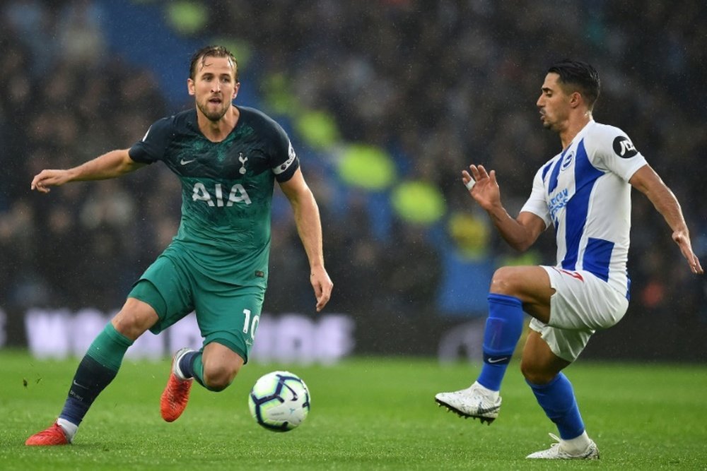 Harry Kane dio el triunfo a los 'spurs' con un doblete. AFP