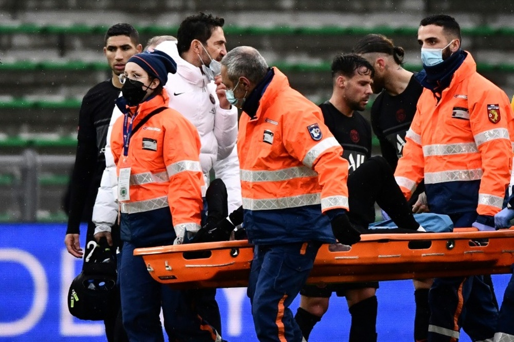 Neymar, unas seis semanas de baja. AFP