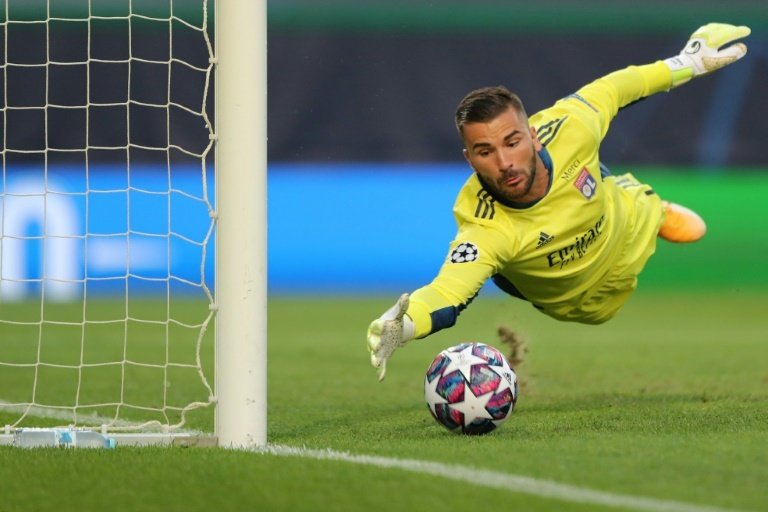 Anthony Lopes tests positive for COVID-19 and leaves the training camp