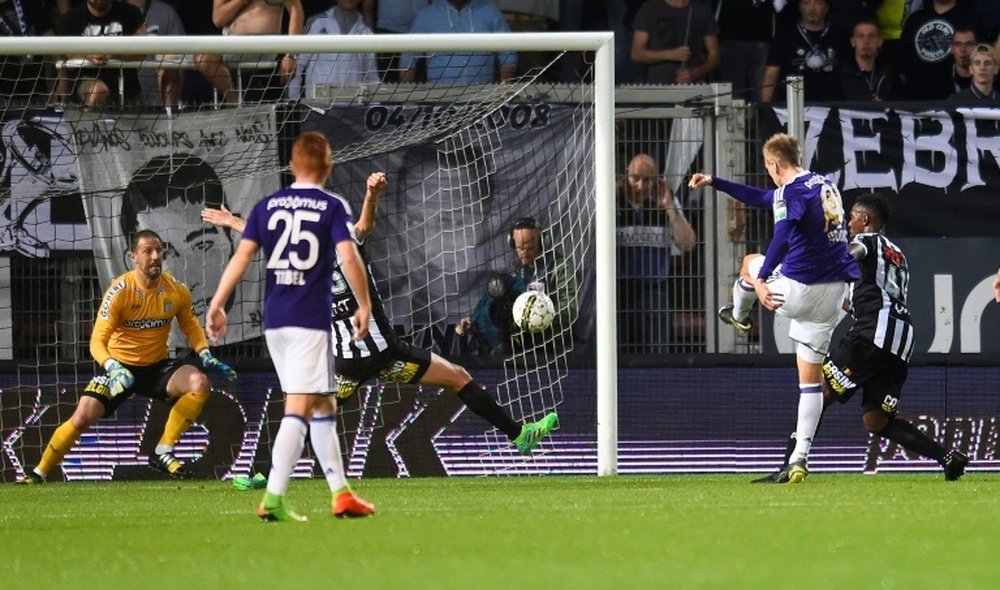 Teodorczyk, héroe del Anderlecht. AFP