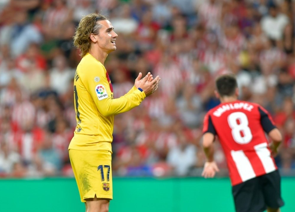 Boire de l'alcool dans la rue coûte plus cher que le 'cas Griezmann'. EFE