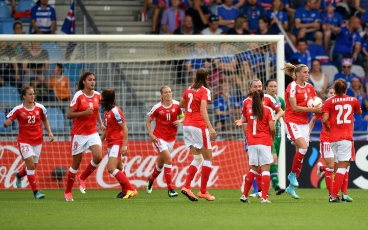 Euro: la Suisse bat l'Islande 2-1
