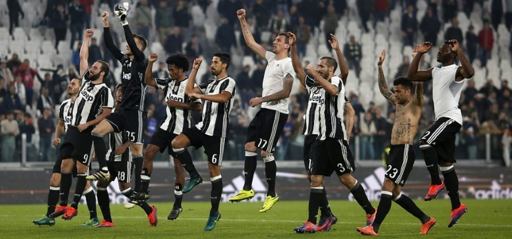 Les joueurs de la Juventus célèbrent leur victoire face à la Sampdoria Gênes en Serie A. AFP