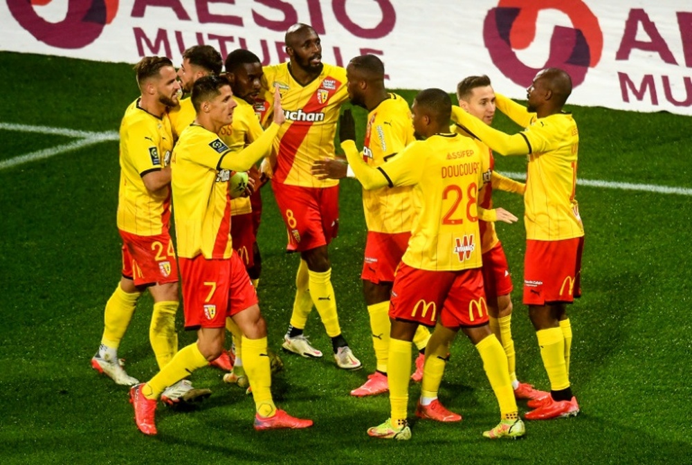Clermont y Lens empataron a dos. AFP
