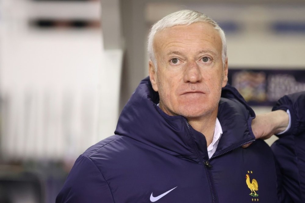 Deschamps e Tchouaméni oferecem apoio a Mbappé. EFE