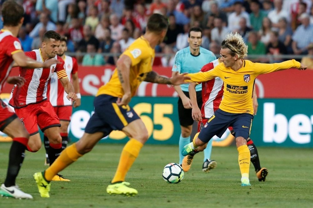 Griezmann vio la roja ante el Girona. AFP