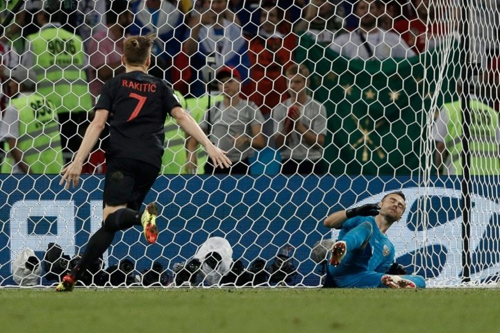 Croatia qualify at expense of hosts Russia