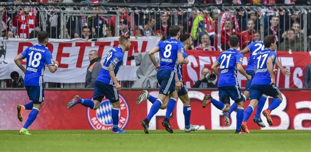 Les joueurs de Schalke 04 fêtent un but contre le Bayern, le 4 février 2017 à Munich. AFP