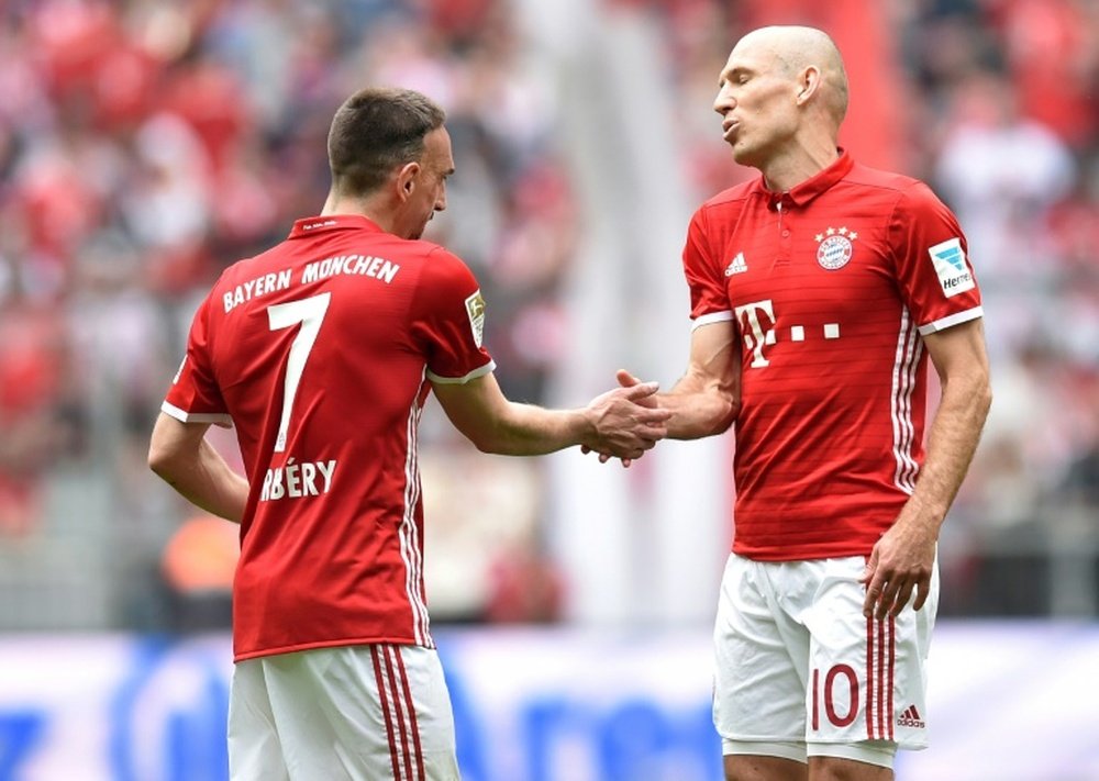 El Bayern se reunirá en abril para hablar del futuro de Robben y Ribéry. AFP