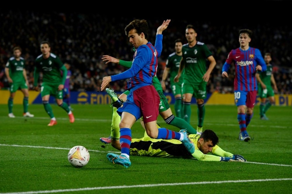 Sem rastro de Riqui Puig no treino do Barça. AFP
