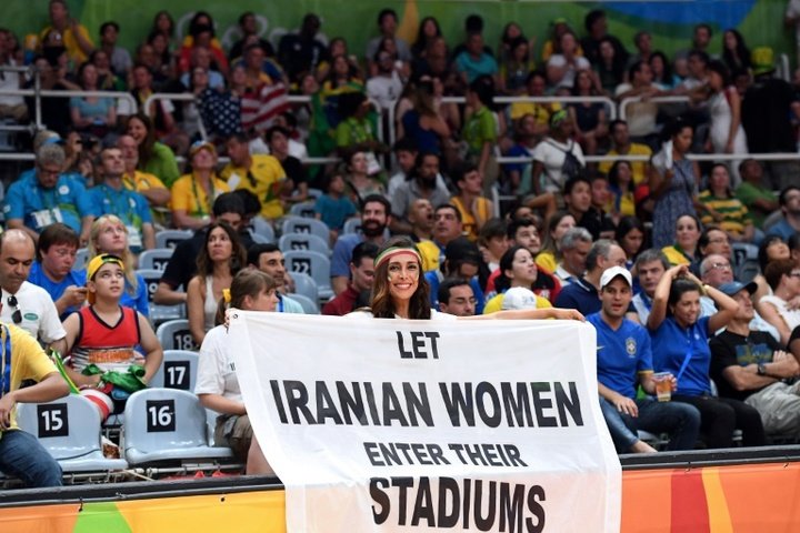 Une Iranienne se suicide après été condamnée pour avoir assisté à un match de football