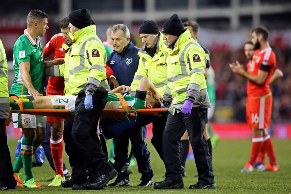 Coleman se rompió la tibia en el encuentro entre Irlanda-Gales tras una dura entrada de Taylor. EFE