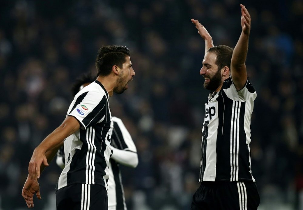 Sami Khedira e Gonzalo Higuain, cotados para deixar a Juventus. AFP