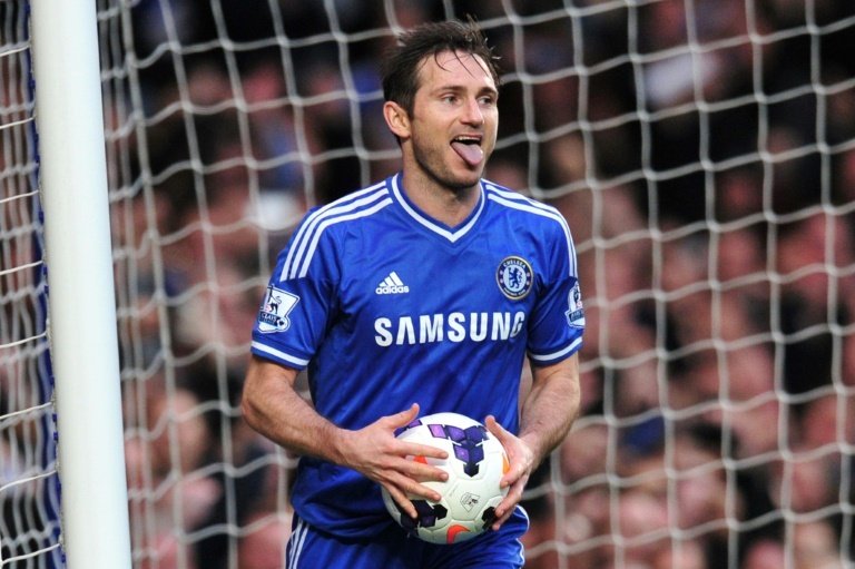 Lampard fue homenajeado por segunda vez en Stamford Bridge. AFP
