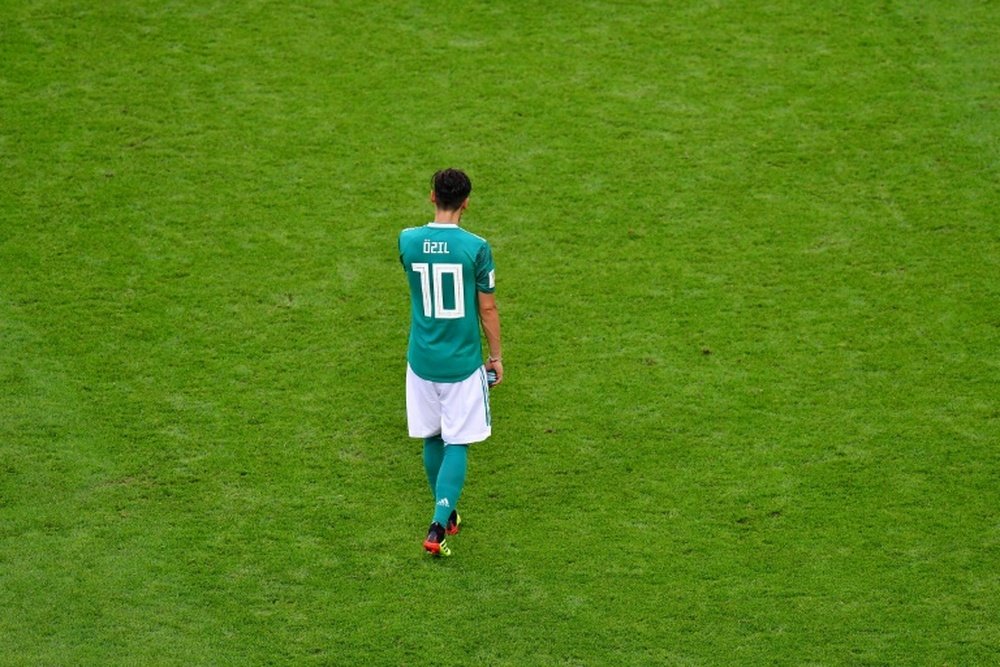 Özil no vestirá más la camiseta de la Selección Alemana. AFP/Archivo