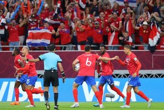 El VAR inclina la balanza del Mundial hacia Costa Rica. AFP