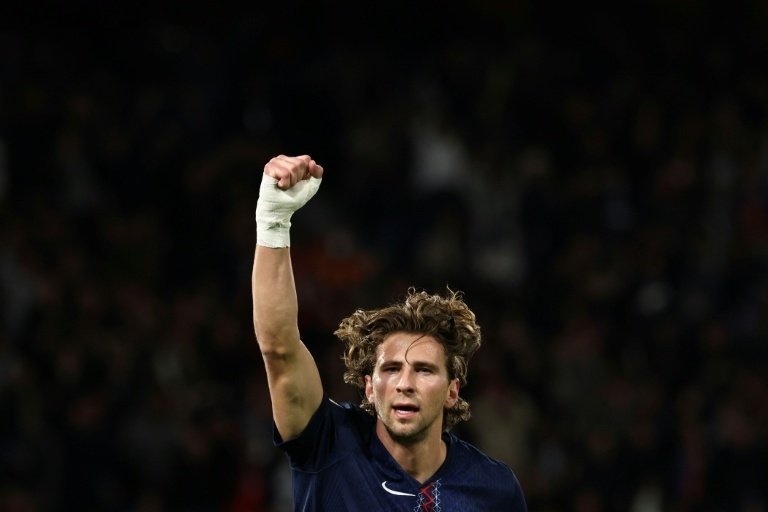 El Paris Saint-Germain se mostró muy sólido en la victoria ante el Auxerre, con goles de Zabarnyi y Beraldo, pero puede haber perdido tanto a Vitinha como a Kvaratskhelia para la Champions.