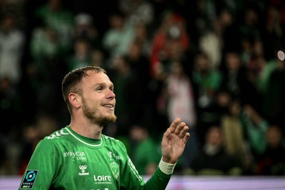 El Saint-Étienne puede regresar a la élite del fútbol galo. AFP