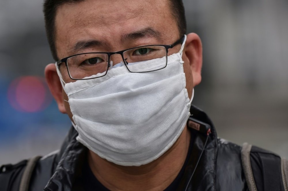 El Granada colabora desinfectando mascarillas. AFP