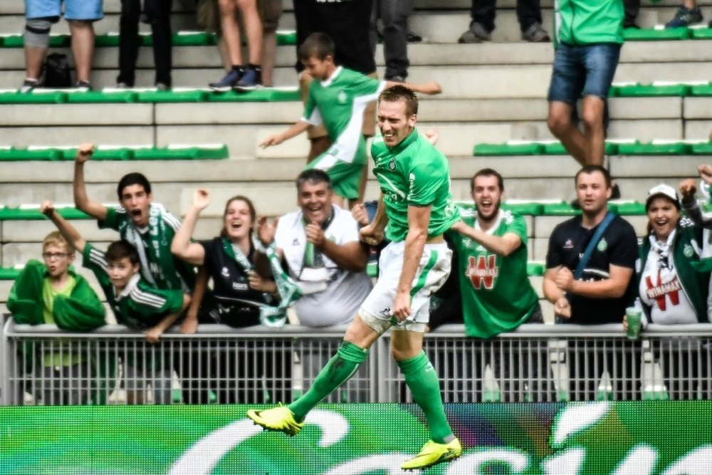 L'attaquant slovène de Saint-Etienne Robert Beric célèbre un but. AFP