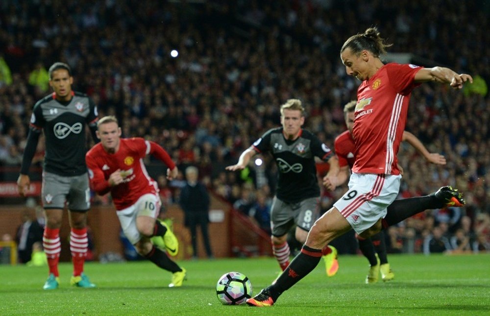 Zlatan Ibrahimovic inscrit un but sur penalty pour Manchester United contre Southampton. AFP
