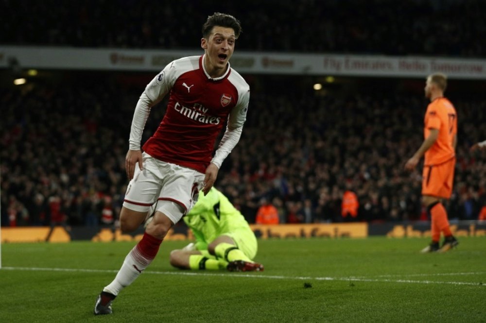 Özil restera à Arsenal. AFP