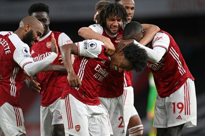 Arsenal vence e rebaixa o West Bromwich à Segunda Divisão