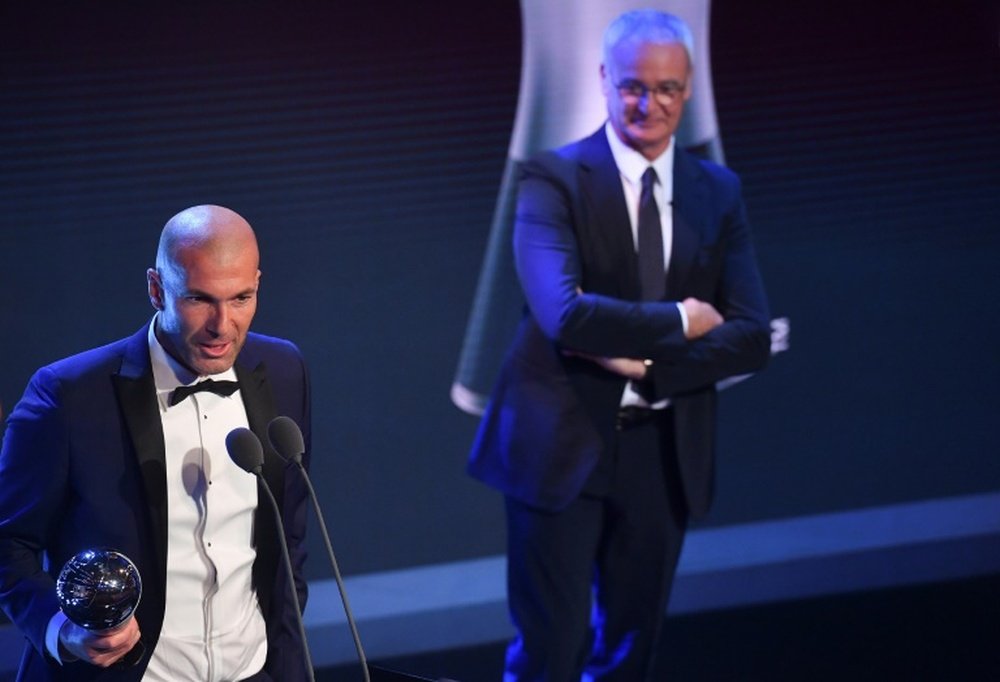 'Zizou' sucede a Ranieri y ya tiene su primer 'The Best'. AFP
