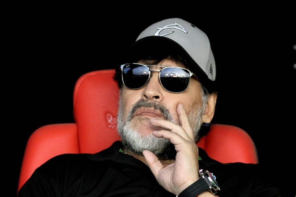 Maradona encense Hirving Lozano. EFE
