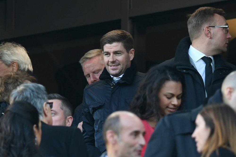 Steven Gerrard habría puesto sus condiciones a la directiva del Rangers. AFP/Archivo