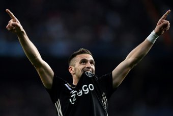 Decisão de alta tensão dá a vitória ao Ajax. AFP
